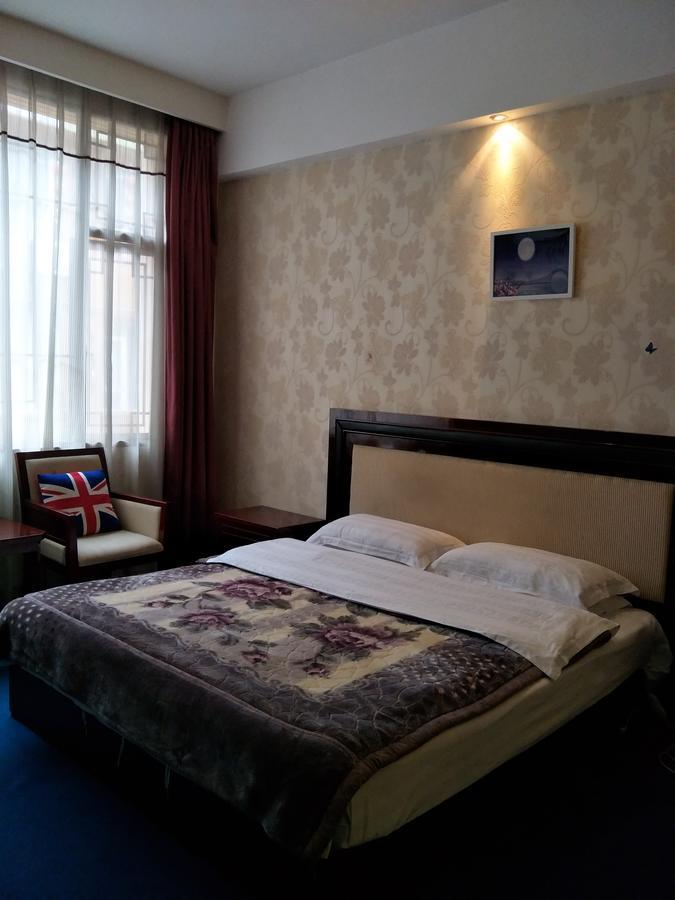 Emeishan Moon Bay Hotel エクステリア 写真