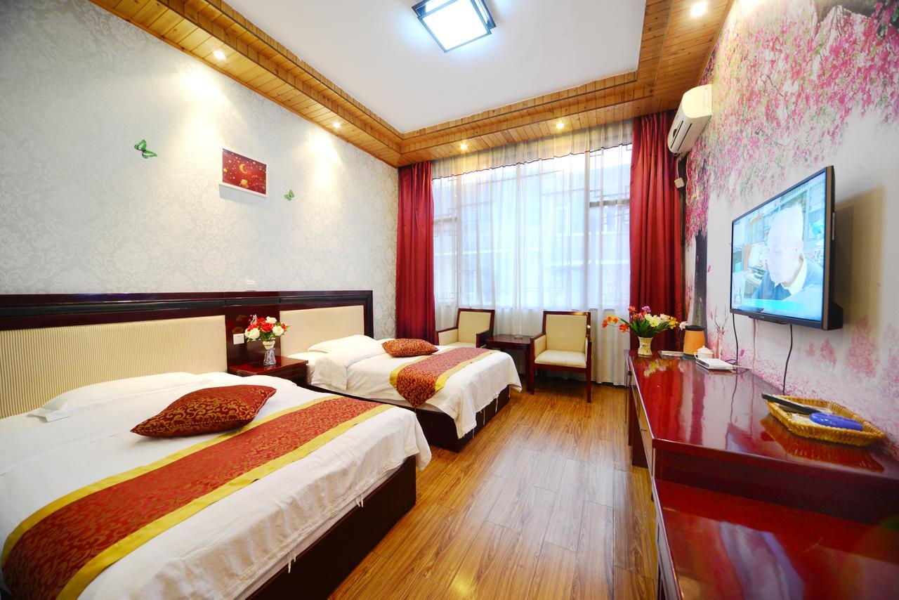Emeishan Moon Bay Hotel エクステリア 写真