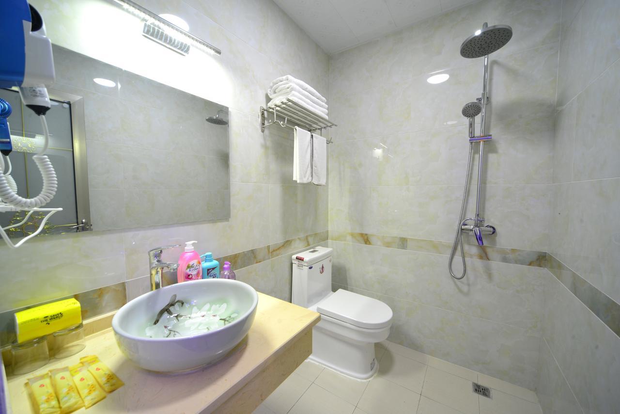 Emeishan Moon Bay Hotel エクステリア 写真