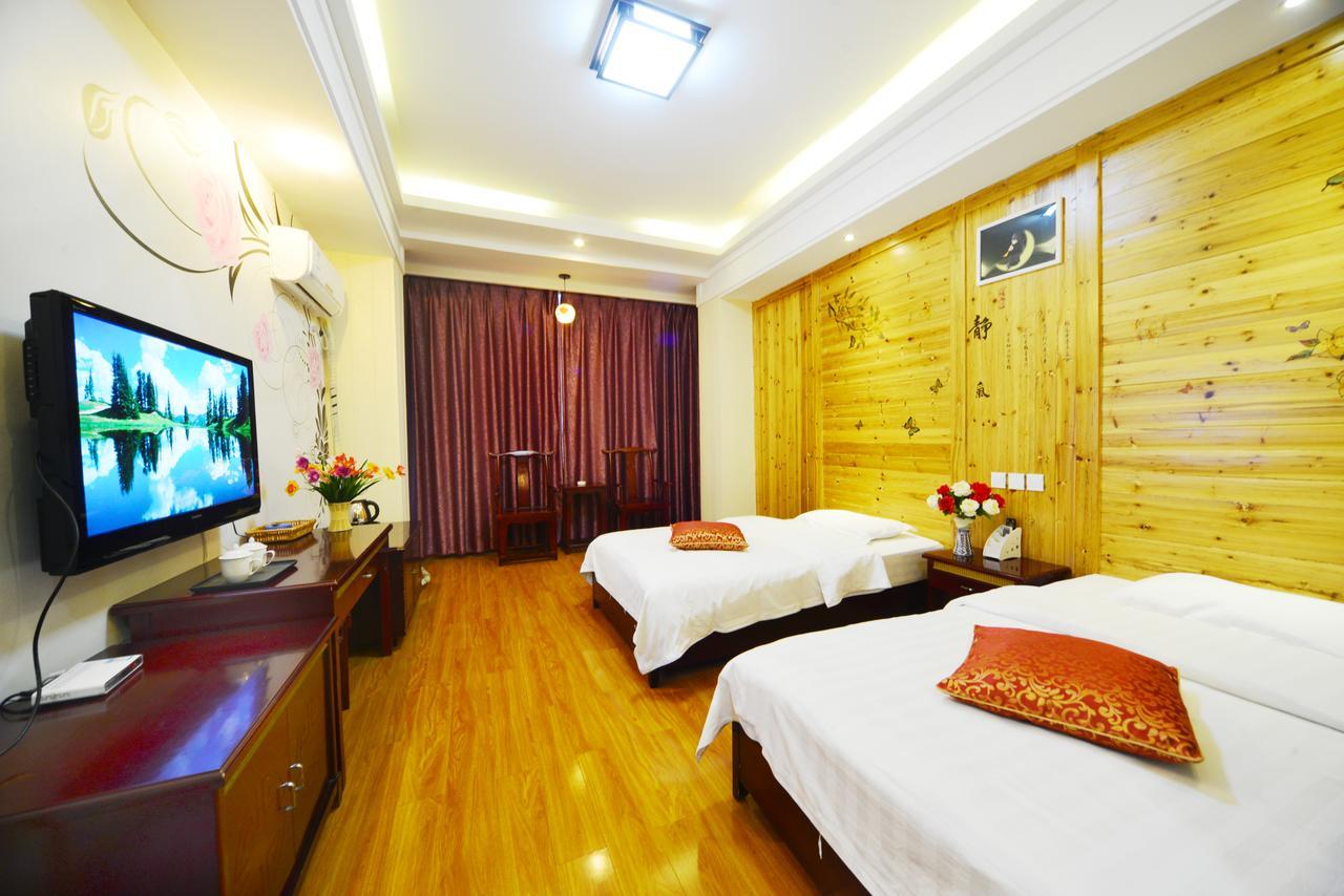 Emeishan Moon Bay Hotel エクステリア 写真