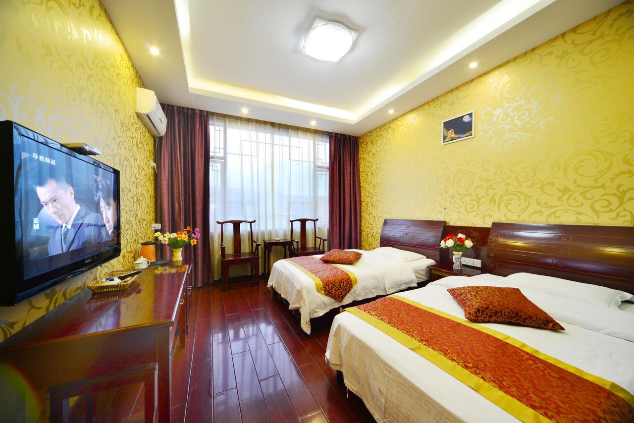 Emeishan Moon Bay Hotel エクステリア 写真